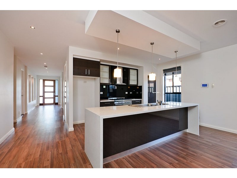 6 Ben Loman Circuit, Craigieburn VIC 3064