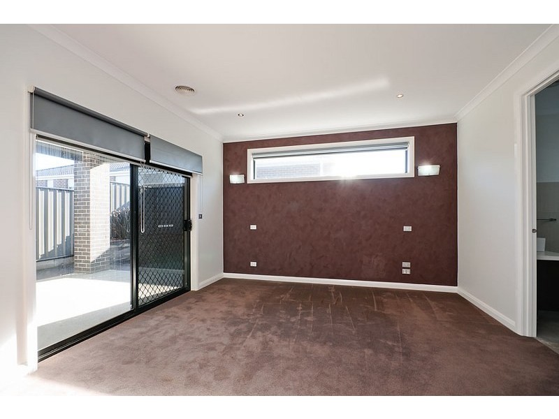 6 Ben Loman Circuit, Craigieburn VIC 3064