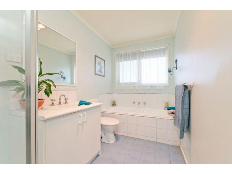 9 Brearley Place, Roxburgh Park VIC 3064