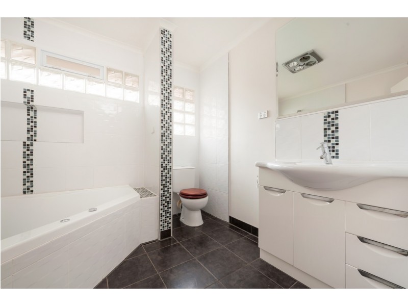 74 Wattleglen Street, Craigieburn VIC 3064