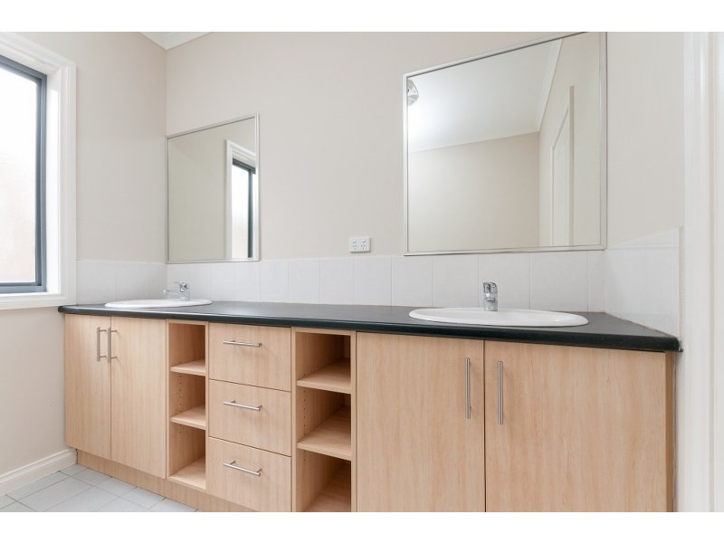 9 St Cloud Green, Craigieburn VIC 3064