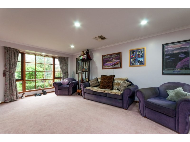 24 Axminster Drive, Craigieburn VIC 3064