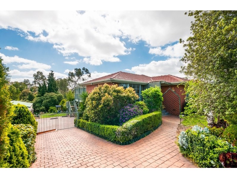 24 Axminster Drive, Craigieburn VIC 3064