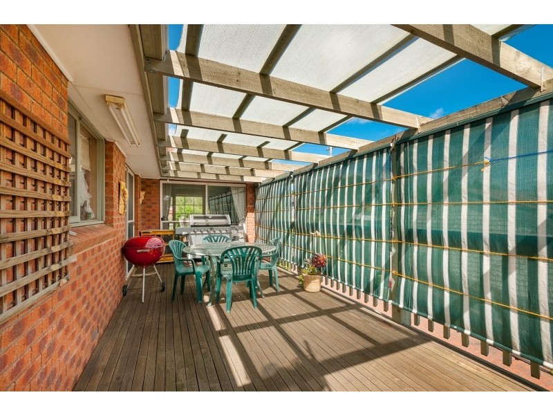 24 Axminster Drive, Craigieburn VIC 3064