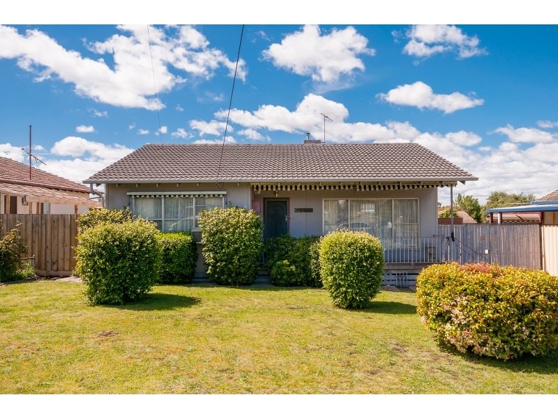 8 Warragul Street, Dallas VIC 3047