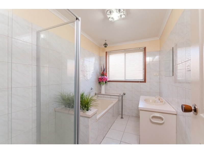 1 Surrey Court, Craigieburn VIC 3064