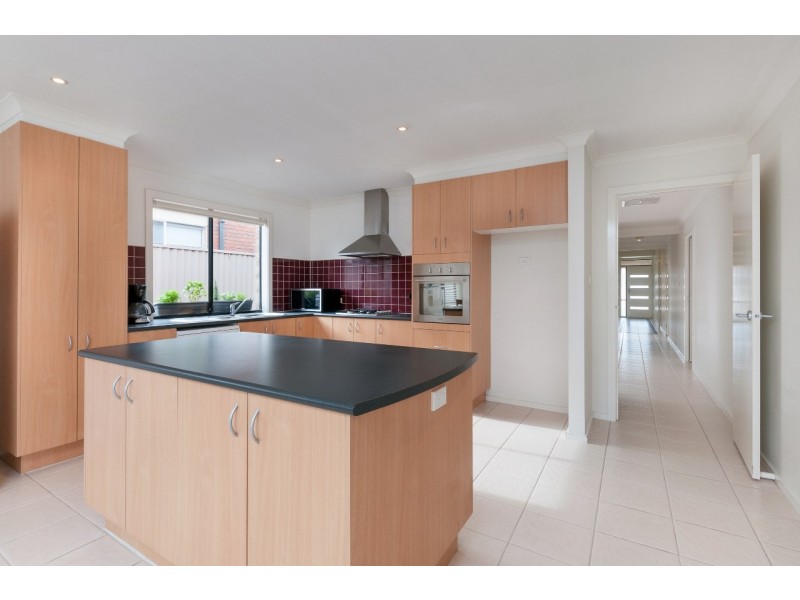 7 Creighton Way, Craigieburn VIC 3064