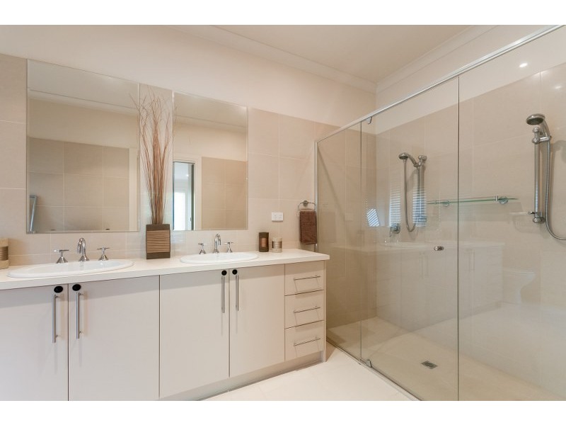 42 Royal Terrace, Craigieburn VIC 3064