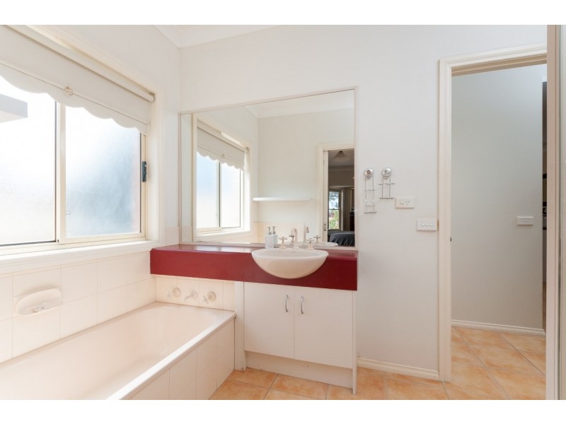 14 Foxglove Lane, Craigieburn VIC 3064