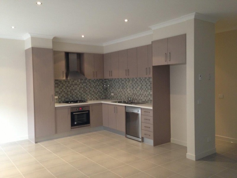4/4 Fermont Avenue, Craigieburn VIC 3064