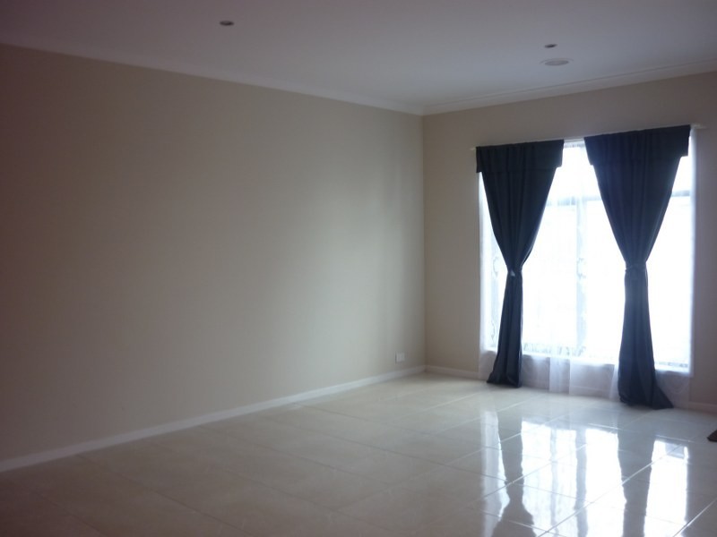 36 Greenham Avenue, Craigieburn VIC 3064