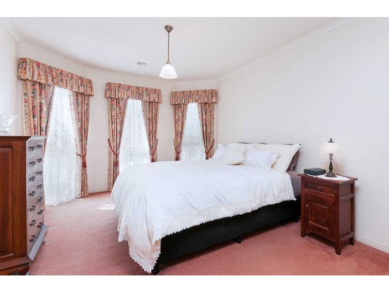 5 Magra Place, Roxburgh Park VIC 3064