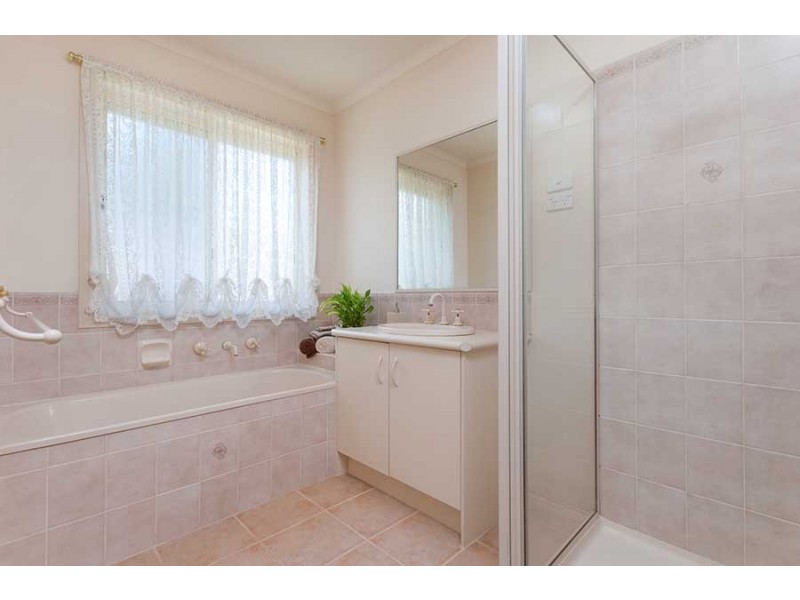 5 Magra Place, Roxburgh Park VIC 3064