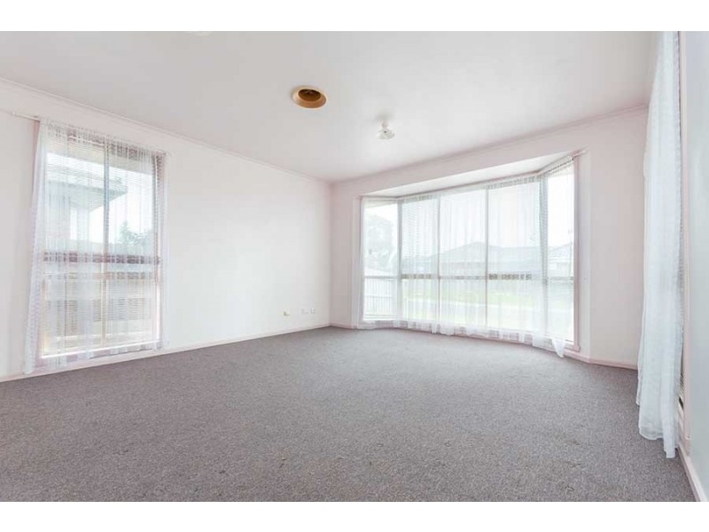 2/17 Abercarn Avenue, Craigieburn VIC 3064