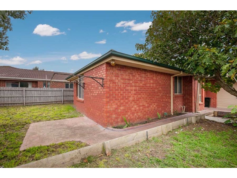 2/17 Abercarn Avenue, Craigieburn VIC 3064