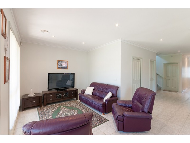 5 Eldergreen Circuit, Craigieburn VIC 3064