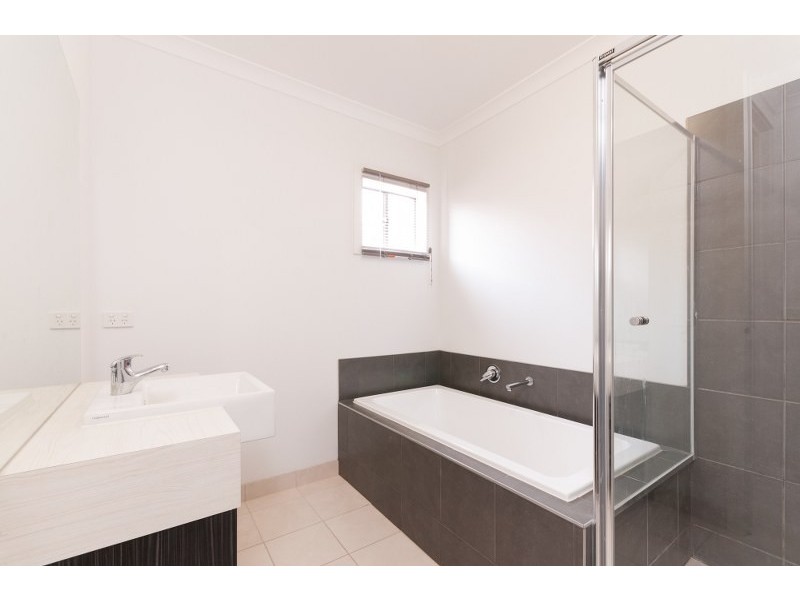 492 Grand Boulevard, Craigieburn VIC 3064