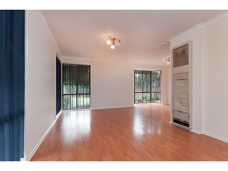 4 Axminster Drive, Craigieburn VIC 3064