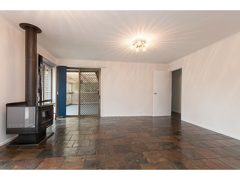 4 Axminster Drive, Craigieburn VIC 3064