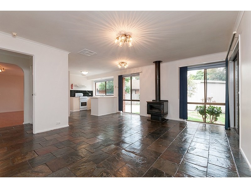 4 Axminster Drive, Craigieburn VIC 3064