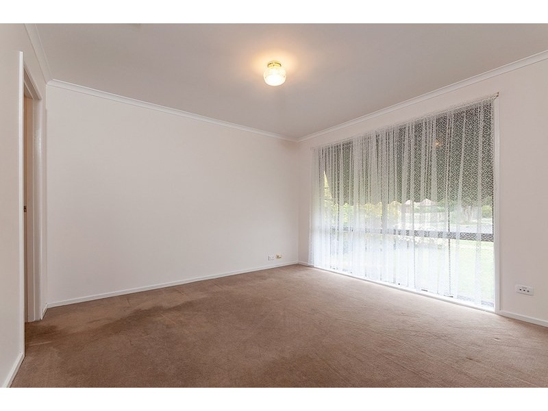 4 Axminster Drive, Craigieburn VIC 3064