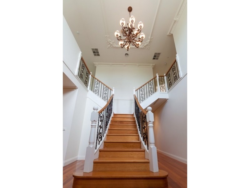 16 Windrock Avenue, Craigieburn VIC 3064