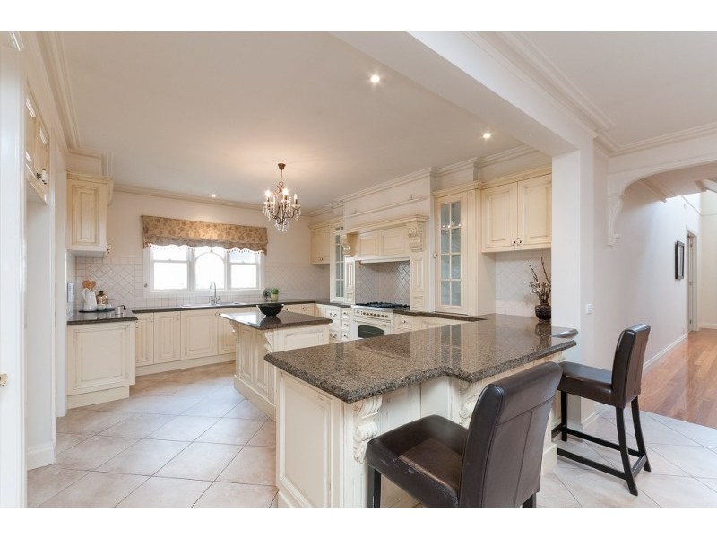 16 Windrock Avenue, Craigieburn VIC 3064