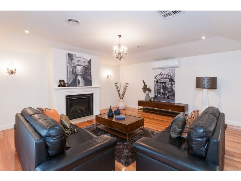 16 Windrock Avenue, Craigieburn VIC 3064