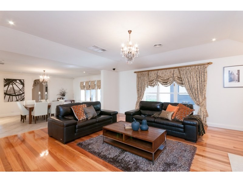 16 Windrock Avenue, Craigieburn VIC 3064