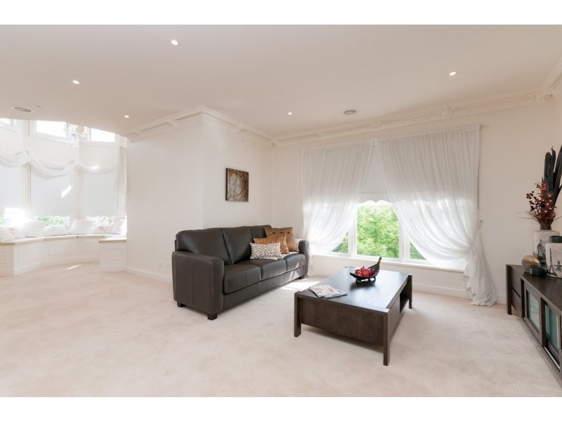 16 Windrock Avenue, Craigieburn VIC 3064