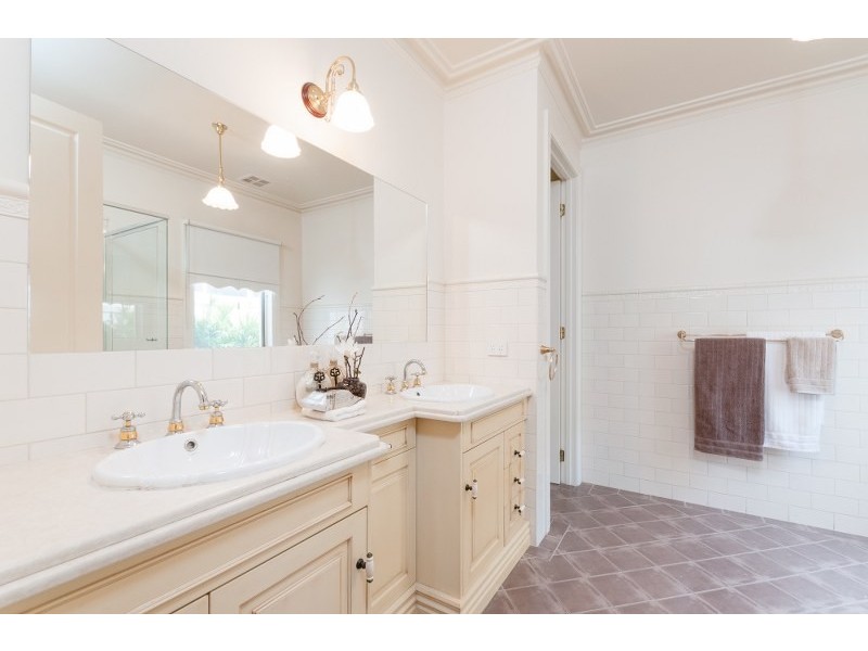 16 Windrock Avenue, Craigieburn VIC 3064