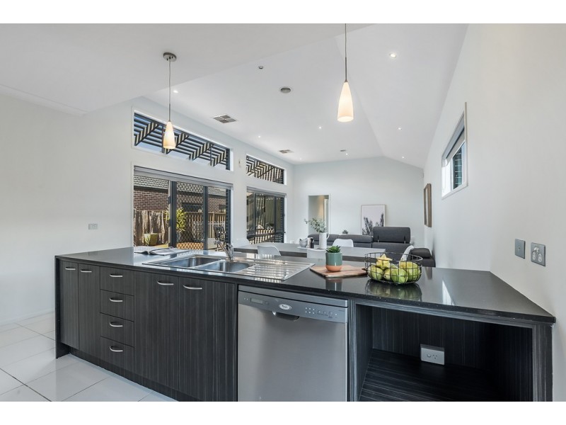 39 Burrora Way, Craigieburn VIC 3064