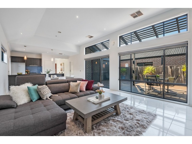 39 Burrora Way, Craigieburn VIC 3064