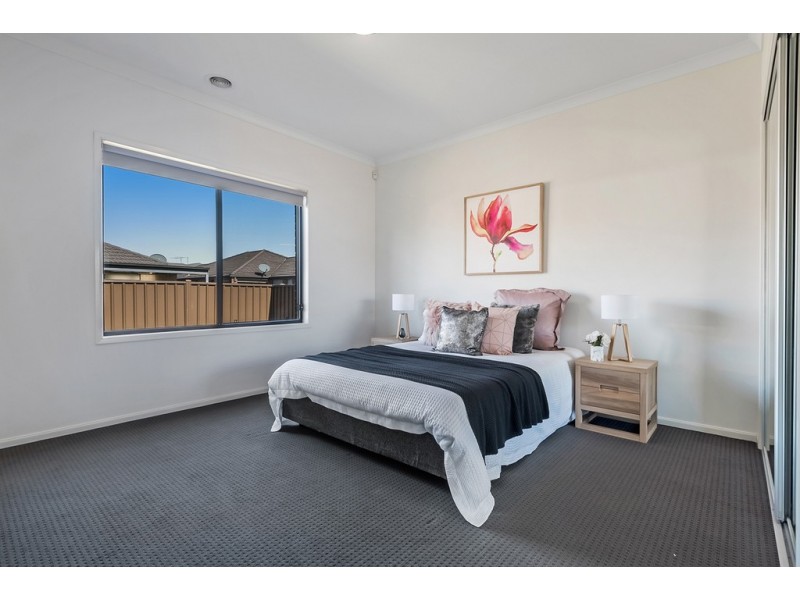 39 Burrora Way, Craigieburn VIC 3064