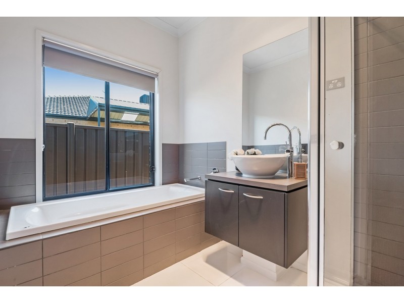 39 Burrora Way, Craigieburn VIC 3064