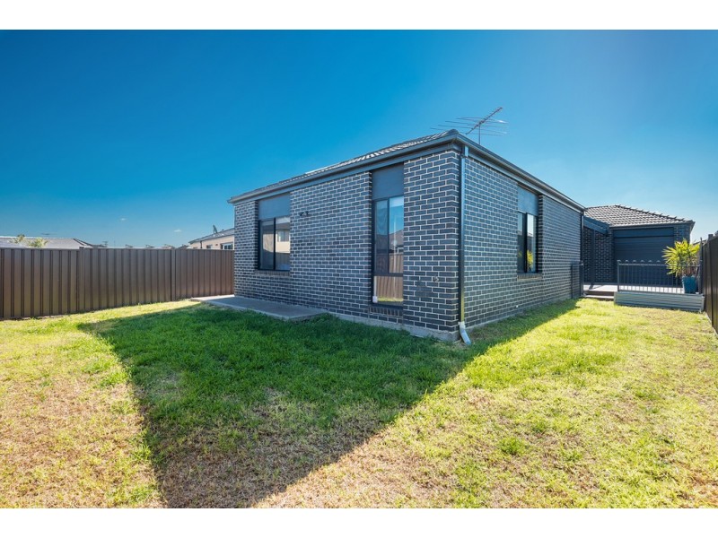 39 Burrora Way, Craigieburn VIC 3064