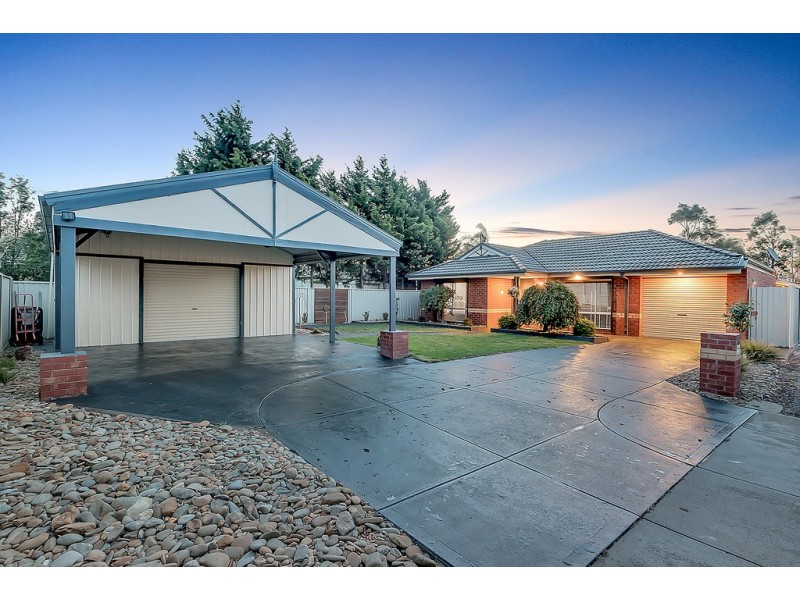 8 Crossdale Green, Craigieburn VIC 3064