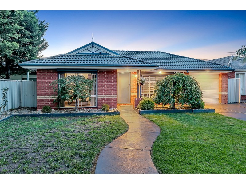 8 Crossdale Green, Craigieburn VIC 3064