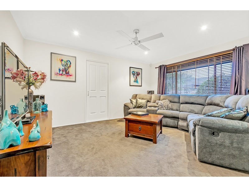 8 Crossdale Green, Craigieburn VIC 3064