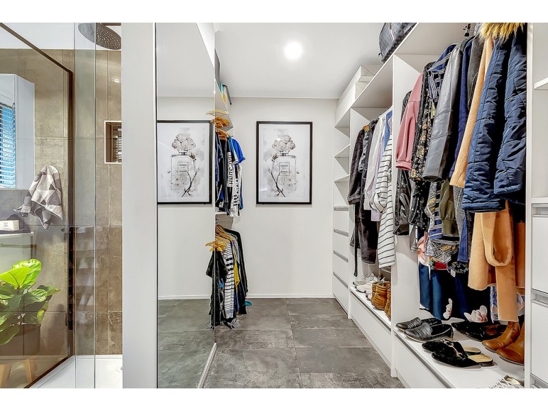 8 Crossdale Green, Craigieburn VIC 3064