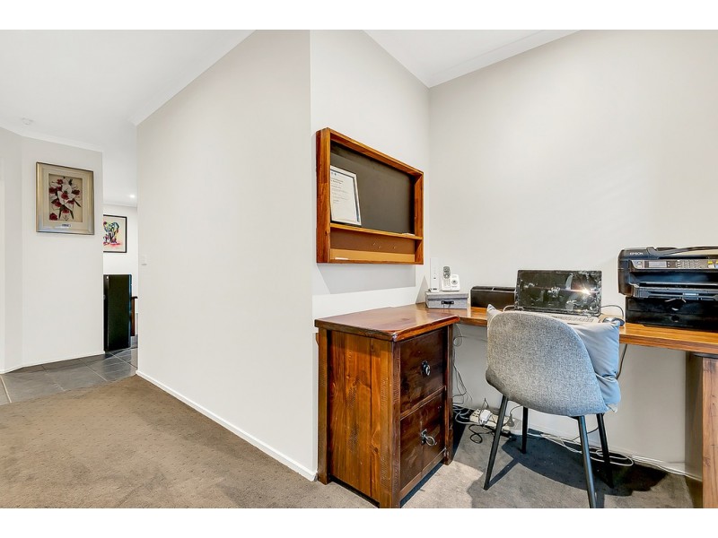 8 Crossdale Green, Craigieburn VIC 3064