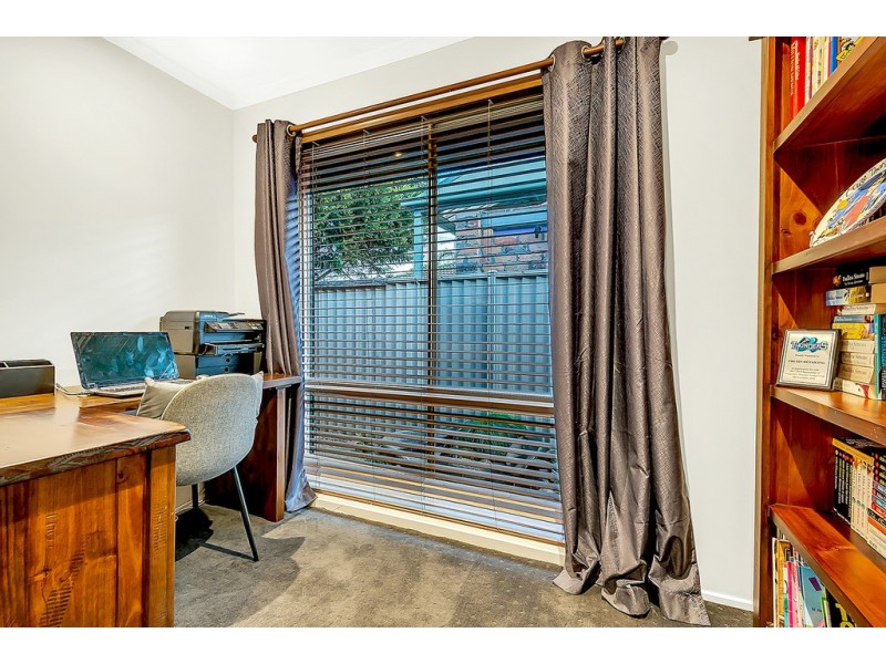 8 Crossdale Green, Craigieburn VIC 3064