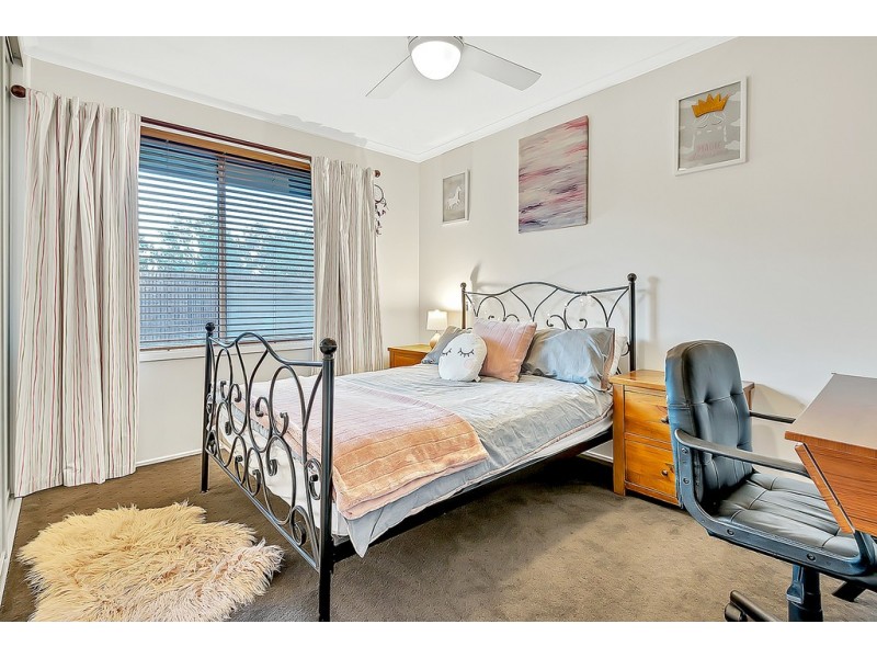 8 Crossdale Green, Craigieburn VIC 3064