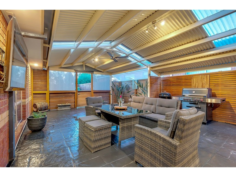 8 Crossdale Green, Craigieburn VIC 3064