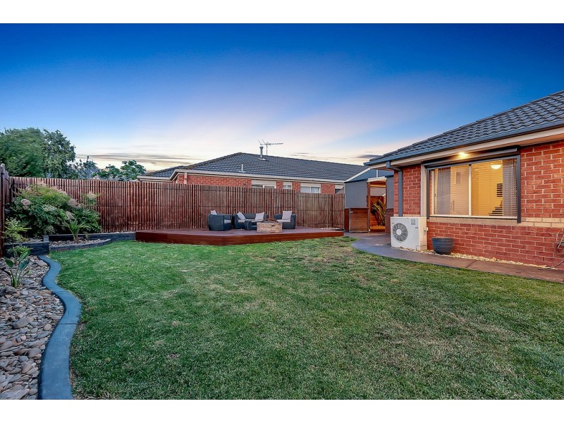 8 Crossdale Green, Craigieburn VIC 3064
