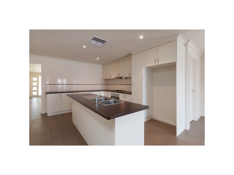 28 William Hovell Pass, Craigieburn VIC 3064