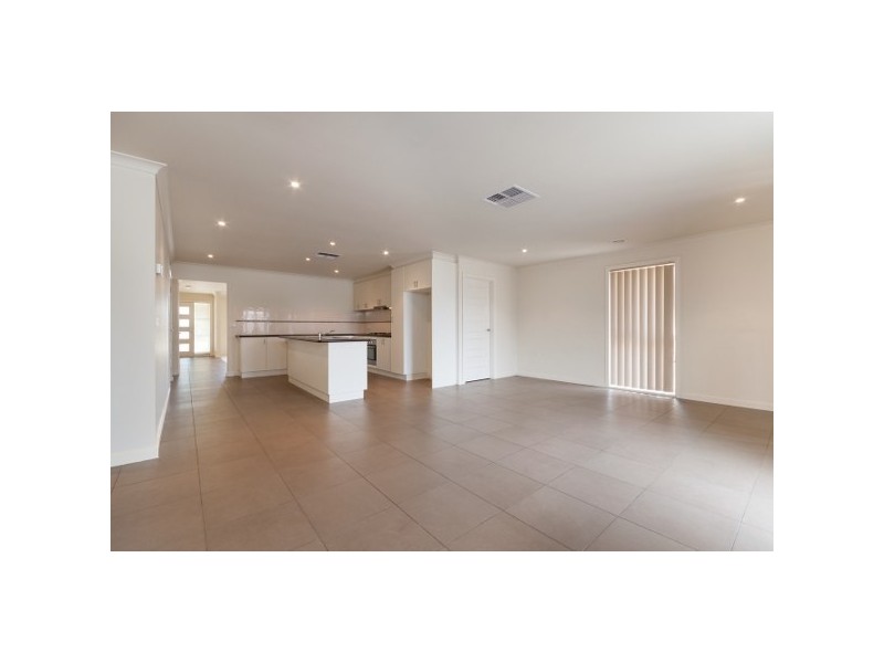 28 William Hovell Pass, Craigieburn VIC 3064