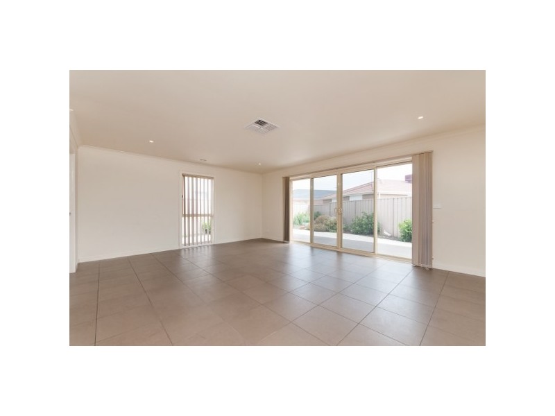 28 William Hovell Pass, Craigieburn VIC 3064