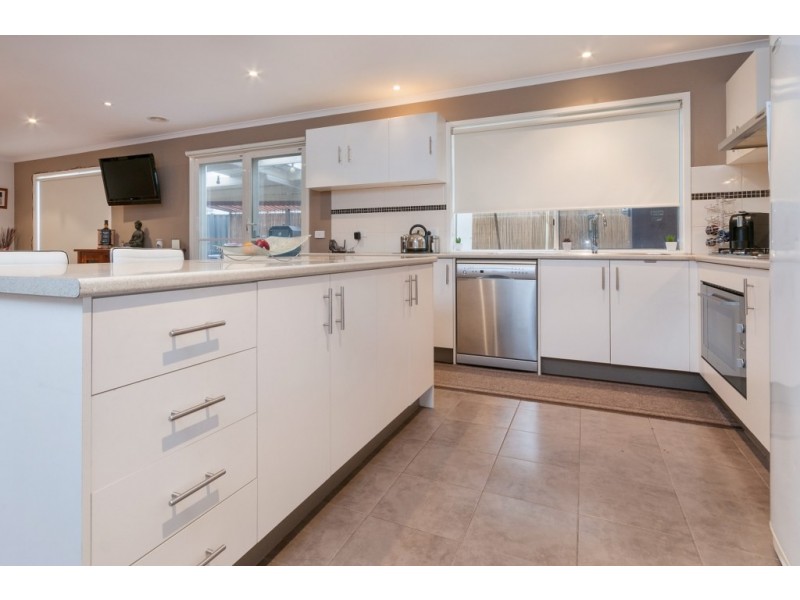 3 Naracoorte Avenue, Craigieburn VIC 3064