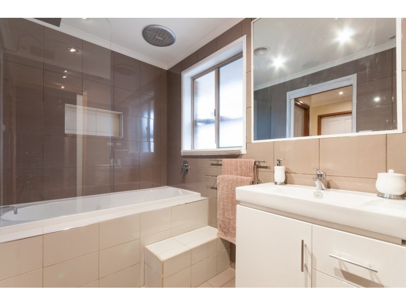 1 Amesbury Avenue, Craigieburn VIC 3064